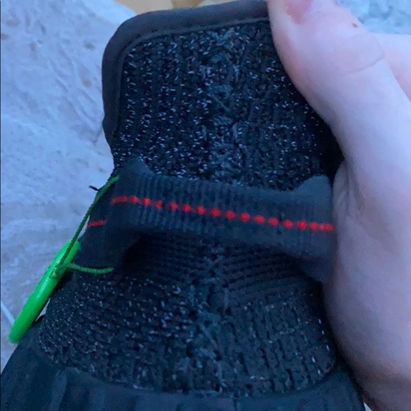Black static Reflective Yeezy Boost 350 V2 - Picture 4 of 7